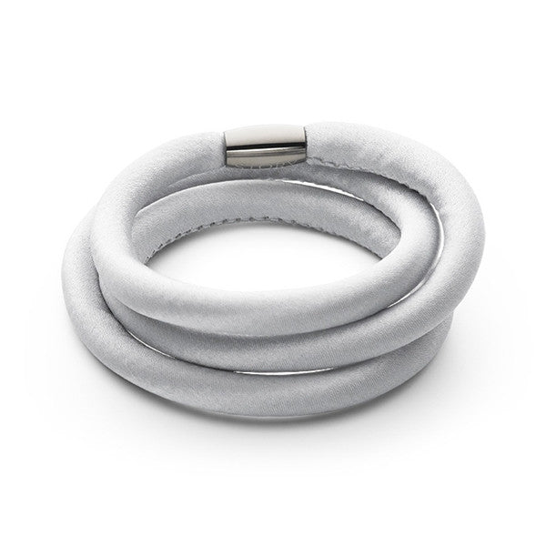1004483 Grey silk bracelet by Story with magnetic clasp