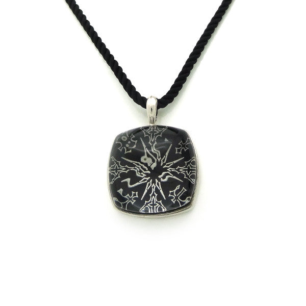 Baccarat beautiful square black snowflake pendant