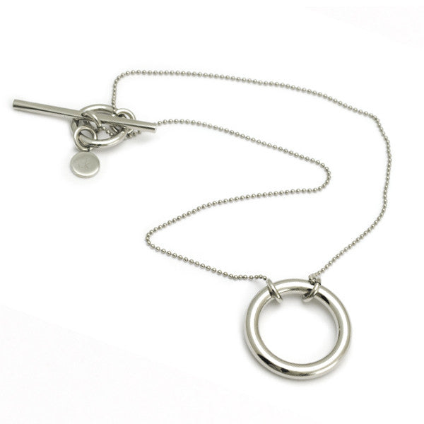 CK56I-N elegant circle necklace with a T-bar clasp by CK